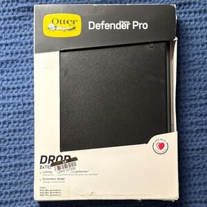 OtterBox iPad (9th/8th/7th generation) Defender Series Pro Case - Black